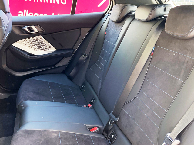 BMW Serie 1 120d color Gris. Año 2025. 120KW(163CV). Diésel. En concesionario Murcia Premium S.L. AV DEL ROCIO de Murcia