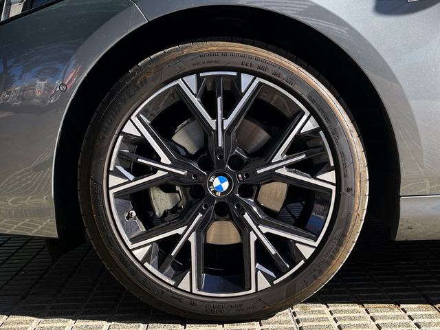 BMW Serie 1 120d color Gris. Año 2025. 120KW(163CV). Diésel. En concesionario Murcia Premium S.L. AV DEL ROCIO de Murcia