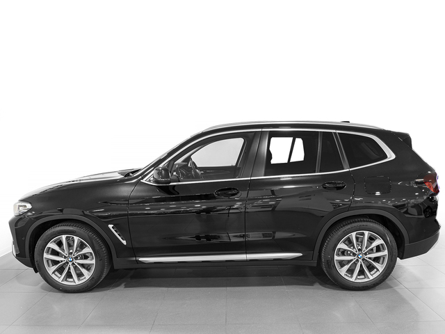 BMW X3 xDrive20d color Negro. Año 2024. 140KW(190CV). Diésel. En concesionario Caetano Cuzco, Alcalá de Madrid