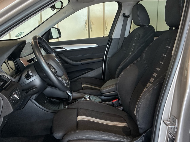 BMW X1 sDrive18d color Gris Plata. Año 2022. 110KW(150CV). Diésel. En concesionario BMW Marcos Automoción de Valencia