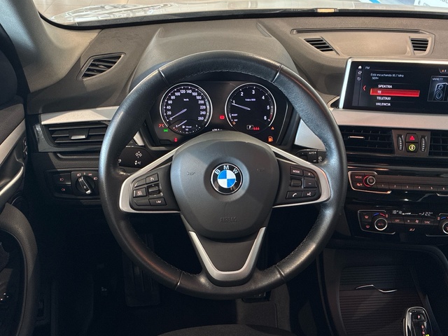 BMW X1 sDrive18d color Gris Plata. Año 2022. 110KW(150CV). Diésel. En concesionario BMW Marcos Automoción de Valencia