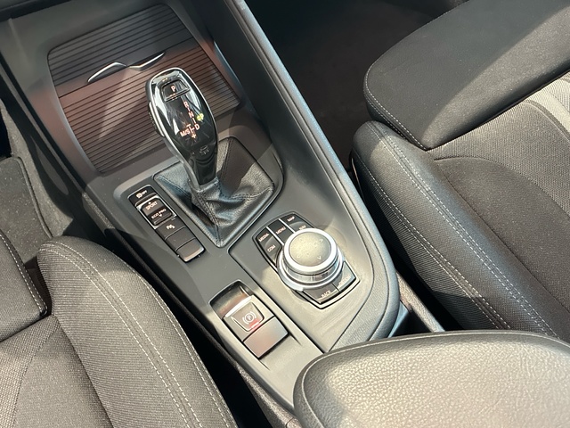 BMW X1 sDrive18d color Gris Plata. Año 2022. 110KW(150CV). Diésel. En concesionario BMW Marcos Automoción de Valencia