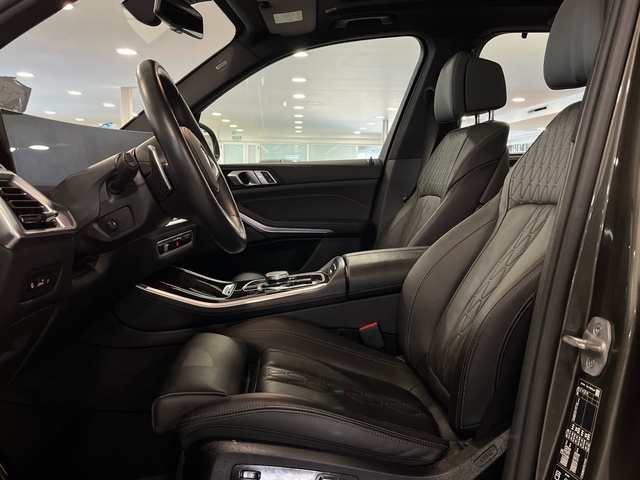 BMW X5 xDrive40d color Marrón. Año 2024. 259KW(352CV). Diésel. En concesionario Engasa S.A. de Valencia