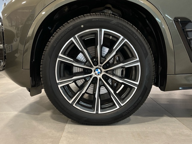 BMW X5 xDrive40d color Marrón. Año 2024. 259KW(352CV). Diésel. En concesionario Engasa S.A. de Valencia