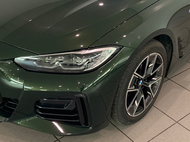 BMW Serie 4 420d Gran Coupe color Verde. Año 2024. 140KW(190CV). Diésel. En concesionario Celtamotor Lalín de Pontevedra