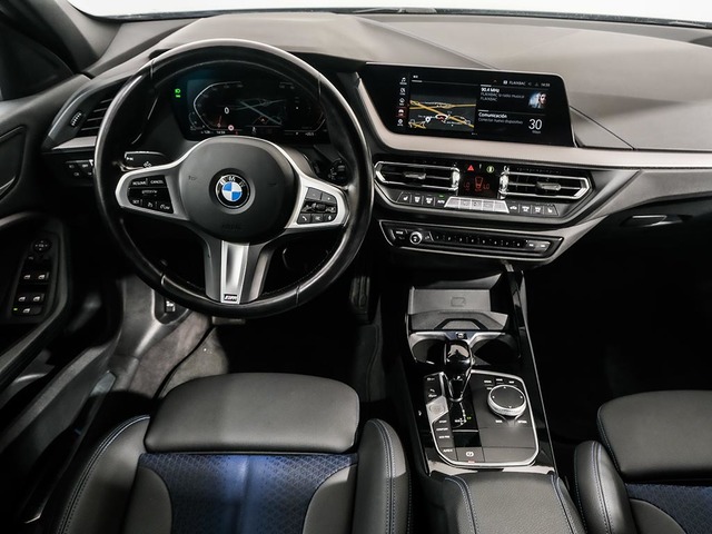 BMW Serie 1 118d color Gris. Año 2024. 110KW(150CV). Diésel. En concesionario Oliva Motor Tarragona de Tarragona