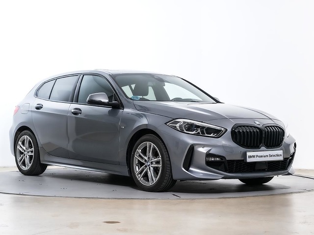 BMW Serie 1 118d color Gris. Año 2024. 110KW(150CV). Diésel. En concesionario Oliva Motor Tarragona de Tarragona