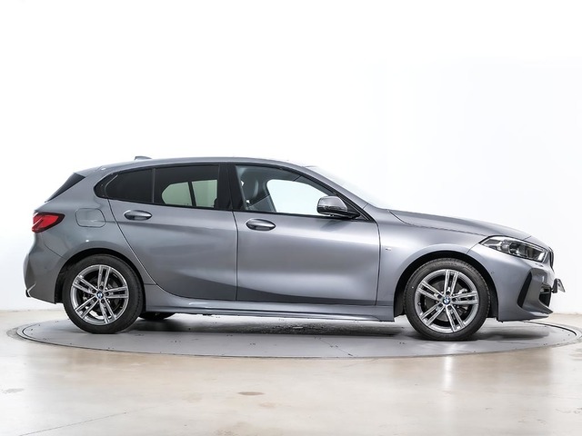 BMW Serie 1 118d color Gris. Año 2024. 110KW(150CV). Diésel. En concesionario Oliva Motor Tarragona de Tarragona