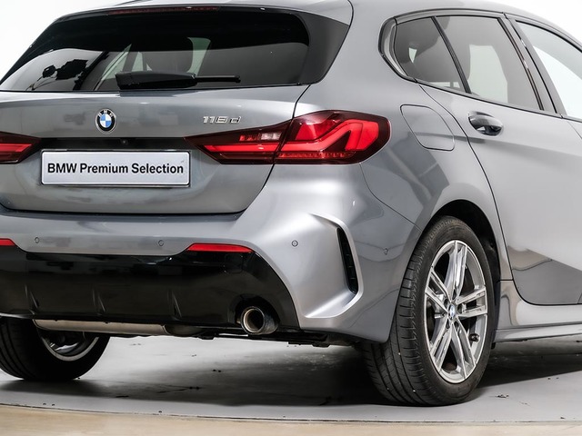 BMW Serie 1 118d color Gris. Año 2024. 110KW(150CV). Diésel. En concesionario Oliva Motor Tarragona de Tarragona