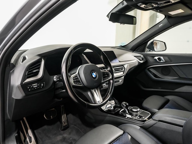 BMW Serie 1 118d color Gris. Año 2024. 110KW(150CV). Diésel. En concesionario Oliva Motor Tarragona de Tarragona