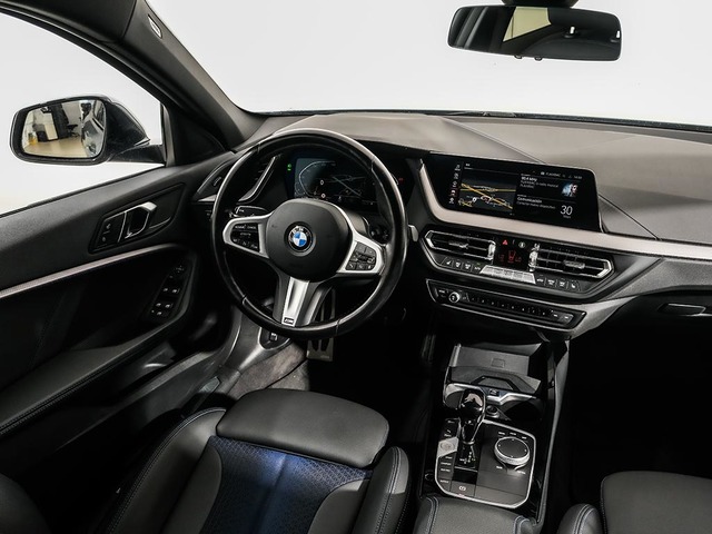 BMW Serie 1 118d color Gris. Año 2024. 110KW(150CV). Diésel. En concesionario Oliva Motor Tarragona de Tarragona
