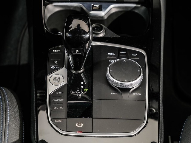 BMW Serie 1 118d color Gris. Año 2024. 110KW(150CV). Diésel. En concesionario Oliva Motor Tarragona de Tarragona