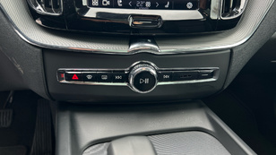 Volvo XC60 T6 Recharge Plus Dark AWD Auto 257 kW (350 CV) - 47 Volvo XC60 T6 Ocasión 257 KW (350CV) - 47