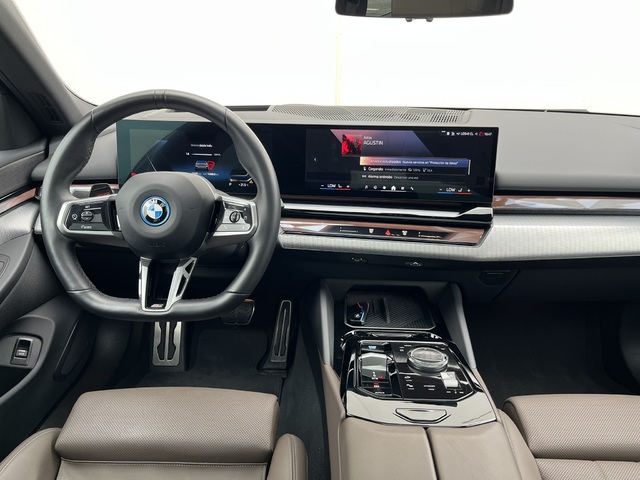 BMW i5 eDrive40 color Gris. Año 2023. 250KW(340CV). Eléctrico. En concesionario Novomóvil Oleiros de Coruña