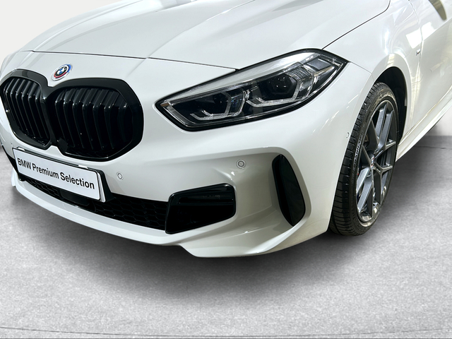 BMW Serie 1 118d color Blanco. Año 2022. 110KW(150CV). Diésel. En concesionario San Pablo Motor | Su Eminencia de Sevilla