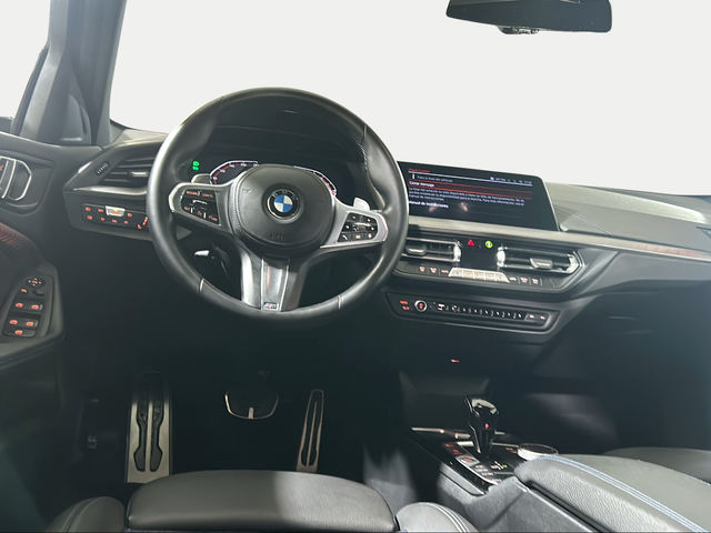 BMW Serie 1 118d color Blanco. Año 2022. 110KW(150CV). Diésel. En concesionario San Pablo Motor | Su Eminencia de Sevilla