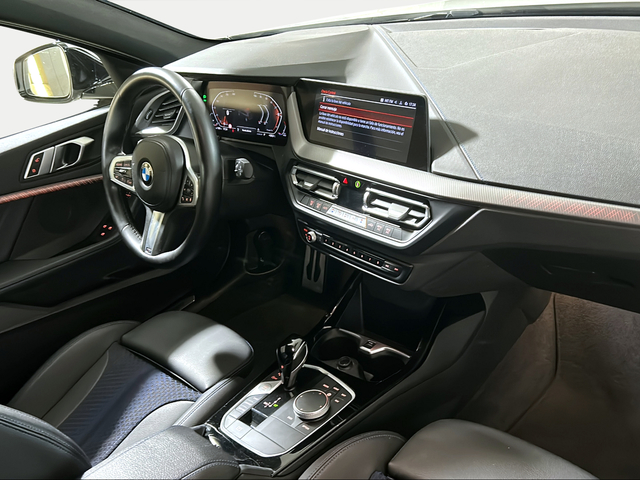 BMW Serie 1 118d color Blanco. Año 2022. 110KW(150CV). Diésel. En concesionario San Pablo Motor | Su Eminencia de Sevilla