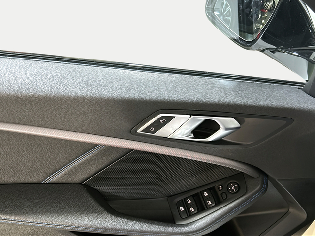 BMW Serie 1 118d color Blanco. Año 2022. 110KW(150CV). Diésel. En concesionario San Pablo Motor | Su Eminencia de Sevilla