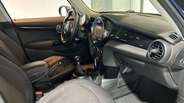 fotoG 7 del MINI MINI 5 Puertas Cooper 100 kW (136 CV) 136cv Gasolina del 2015 en Madrid