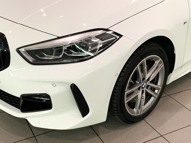 BMW Serie 1 120i color Blanco. Año 2024. 131KW(178CV). Gasolina. En concesionario Celtamotor Pontevedra de Pontevedra
