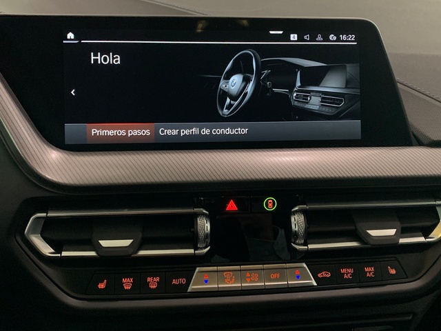 BMW Serie 1 120i color Blanco. Año 2024. 131KW(178CV). Gasolina. En concesionario Celtamotor Pontevedra de Pontevedra