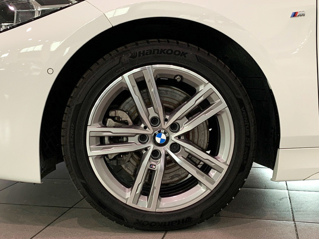 BMW Serie 1 120i color Blanco. Año 2024. 131KW(178CV). Gasolina. En concesionario Celtamotor Pontevedra de Pontevedra