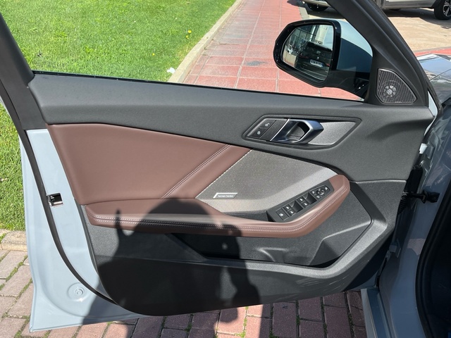 BMW Serie 1 120d color Gris. Año 2025. 120KW(163CV). Diésel. En concesionario Murcia Premium S.L. AV DEL ROCIO de Murcia