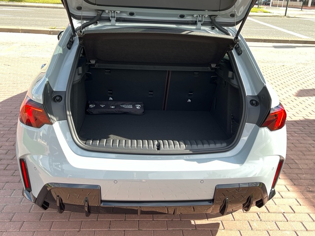 BMW Serie 1 120d color Gris. Año 2025. 120KW(163CV). Diésel. En concesionario Murcia Premium S.L. AV DEL ROCIO de Murcia