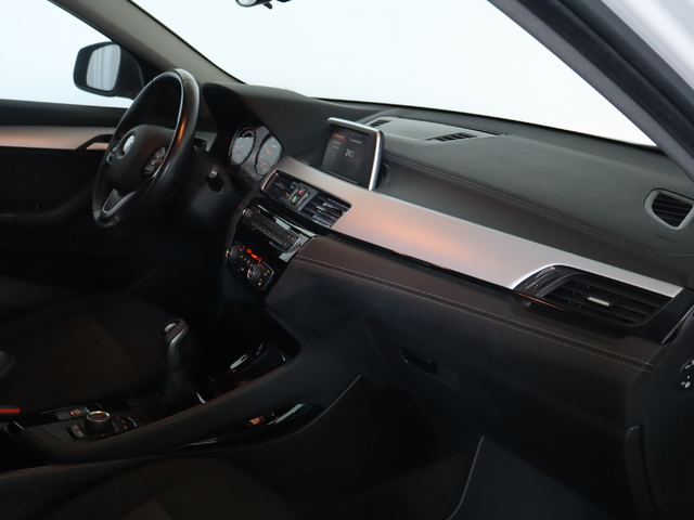 BMW X2 sDrive16d color Blanco. Año 2019. 85KW(116CV). Diésel. En concesionario Pruna Motor de Barcelona