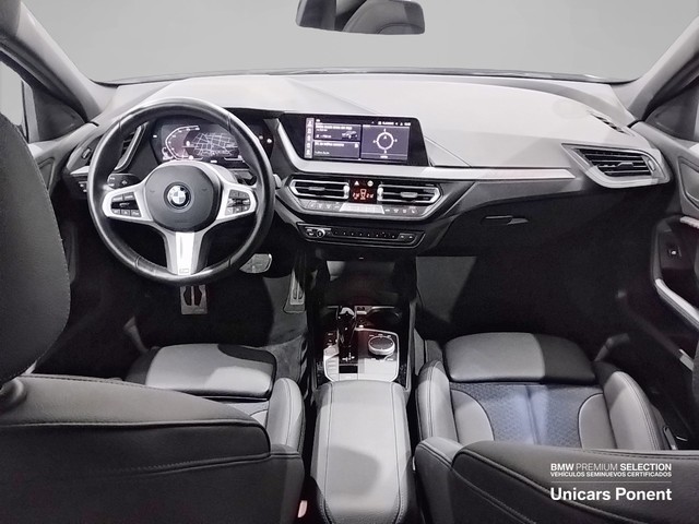 BMW Serie 1 118d color Gris. Año 2024. 110KW(150CV). Diésel. En concesionario Unicars Ponent de Lleida