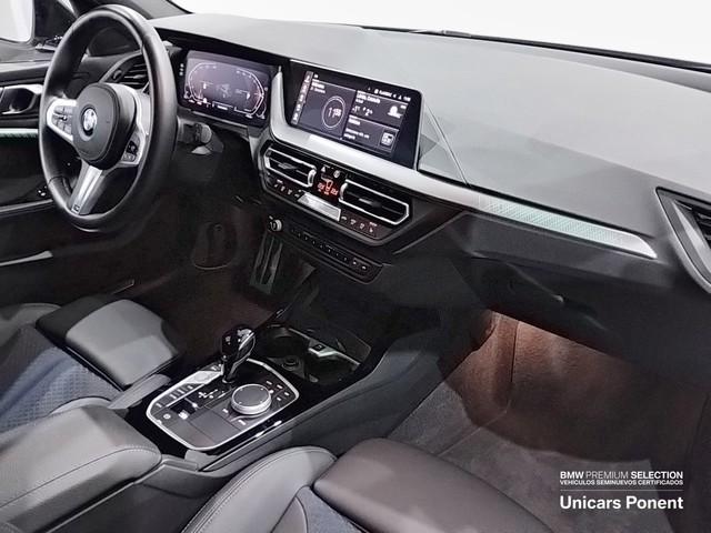 BMW Serie 1 118d color Gris. Año 2024. 110KW(150CV). Diésel. En concesionario Unicars Ponent de Lleida