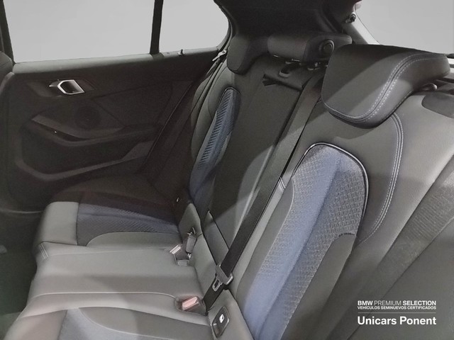 BMW Serie 1 118d color Gris. Año 2024. 110KW(150CV). Diésel. En concesionario Unicars Ponent de Lleida