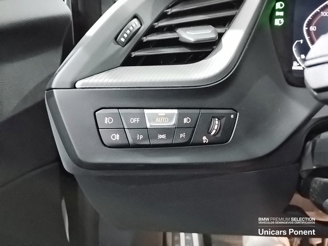 BMW Serie 1 118d color Gris. Año 2024. 110KW(150CV). Diésel. En concesionario Unicars Ponent de Lleida