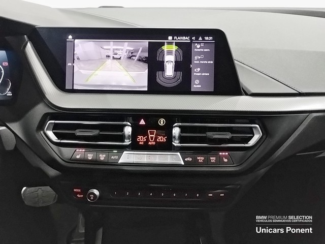 BMW Serie 1 118d color Gris. Año 2024. 110KW(150CV). Diésel. En concesionario Unicars Ponent de Lleida