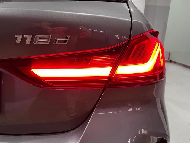 BMW Serie 1 118d color Gris. Año 2024. 110KW(150CV). Diésel. En concesionario Unicars Ponent de Lleida
