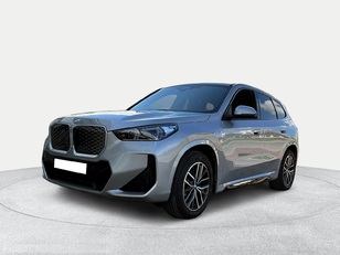 Fotos de BMW iX1 eDrive20 color Gris Plata. Año 2025. 150KW(204CV). Eléctrico. En concesionario Motri Motor Jaén de Jaén