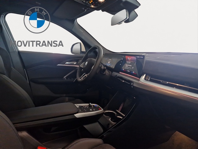 BMW iX2 eDrive20 color Blanco. Año 2025. 150KW(204CV). Eléctrico. En concesionario Movitransa Cars Huelva de Huelva