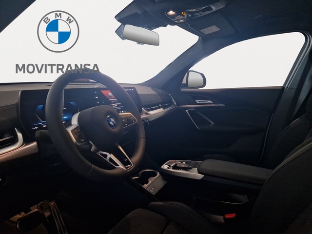 BMW iX2 eDrive20 color Blanco. Año 2025. 150KW(204CV). Eléctrico. En concesionario Movitransa Cars Huelva de Huelva