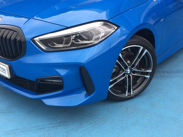 BMW Serie 1 118i color Azul. Año 2024. 103KW(140CV). Gasolina. En concesionario Grünblau Motor (Bmw y Mini) de Cantabria
