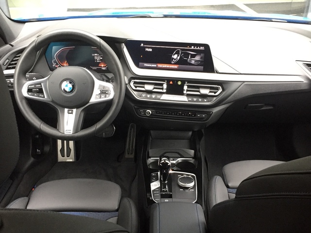 BMW Serie 1 118i color Azul. Año 2024. 103KW(140CV). Gasolina. En concesionario Grünblau Motor (Bmw y Mini) de Cantabria