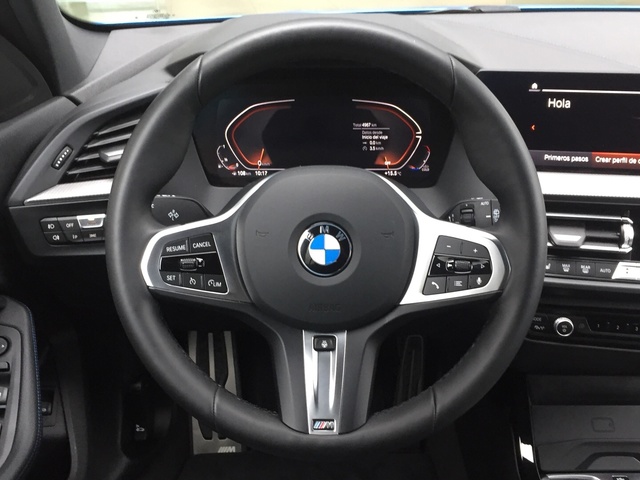 BMW Serie 1 118i color Azul. Año 2024. 103KW(140CV). Gasolina. En concesionario Grünblau Motor (Bmw y Mini) de Cantabria