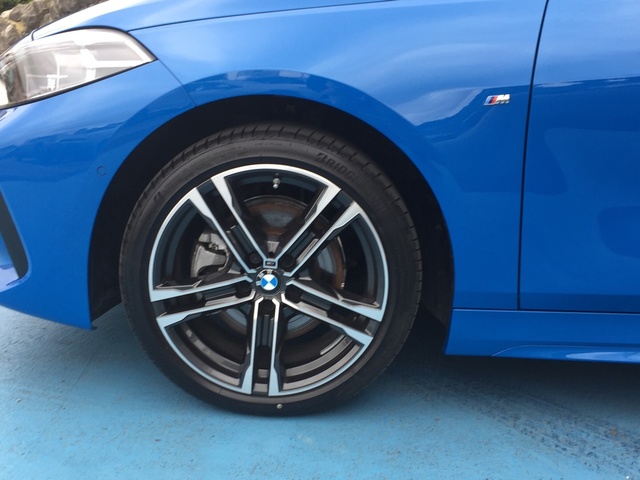 BMW Serie 1 118i color Azul. Año 2024. 103KW(140CV). Gasolina. En concesionario Grünblau Motor (Bmw y Mini) de Cantabria
