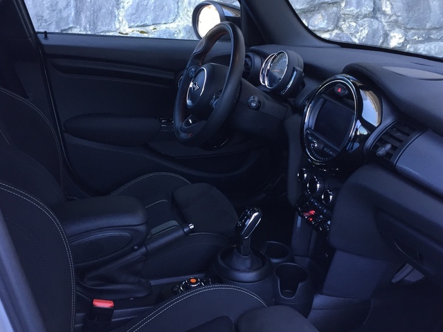 fotoG 7 del MINI MINI 5 Puertas Cooper 100 kW (136 CV) 136cv Gasolina del 2020 en Cantabria