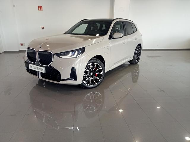 BMW X3 xDrive30e color Gris. Año 2025. 220KW(299CV). Híbrido Electro/Gasolina. En concesionario Mandel Motor Badajoz de Badajoz