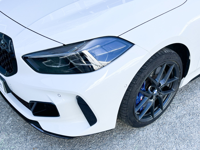 BMW Serie 1 M135i color Blanco. Año 2024. 225KW(306CV). Gasolina. En concesionario Celtamotor Vigo de Pontevedra