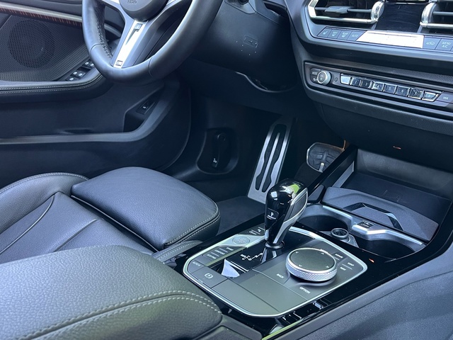 BMW Serie 1 M135i color Blanco. Año 2024. 225KW(306CV). Gasolina. En concesionario Celtamotor Vigo de Pontevedra