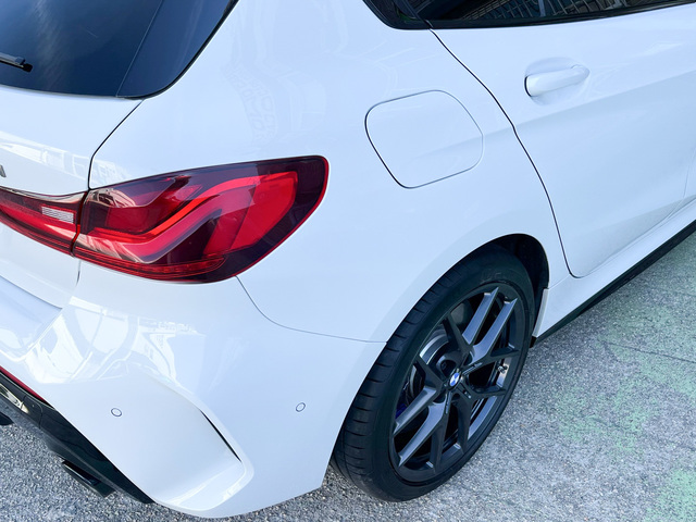 BMW Serie 1 M135i color Blanco. Año 2024. 225KW(306CV). Gasolina. En concesionario Celtamotor Vigo de Pontevedra