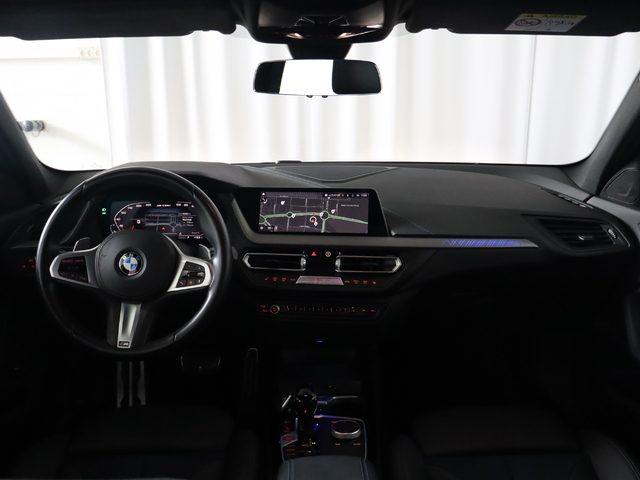 BMW Serie 1 M135i color Negro. Año 2022. 225KW(306CV). Gasolina. En concesionario Pruna Motor de Barcelona