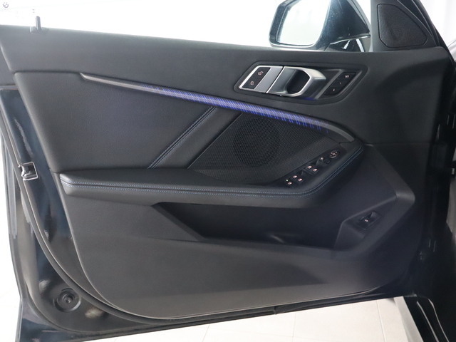 BMW Serie 1 M135i color Negro. Año 2022. 225KW(306CV). Gasolina. En concesionario Pruna Motor de Barcelona