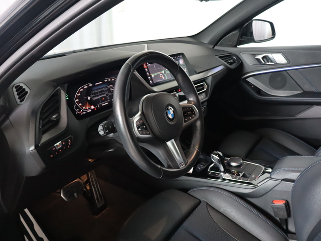 BMW Serie 1 M135i color Negro. Año 2022. 225KW(306CV). Gasolina. En concesionario Pruna Motor de Barcelona